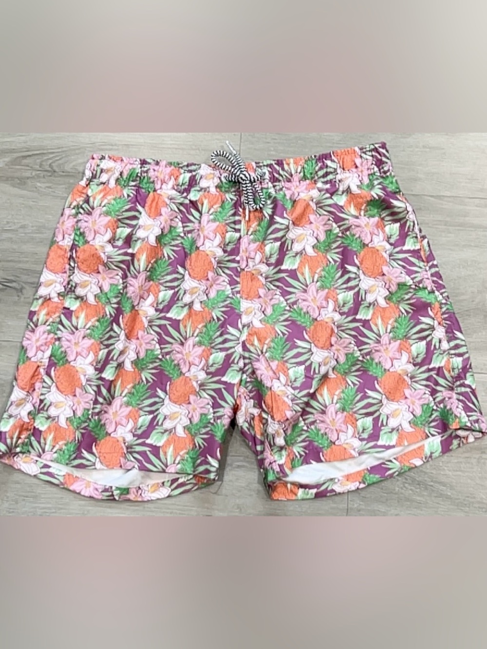 Boardies Apparel Mens Large NWT Purple Floral Pineapple Swim Trunks Shorts Lined